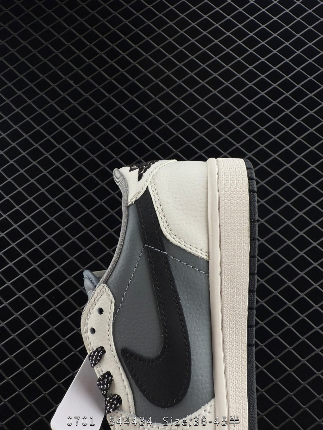 Travis Scott x Air Jordan 1 ” Reverse Mocha “